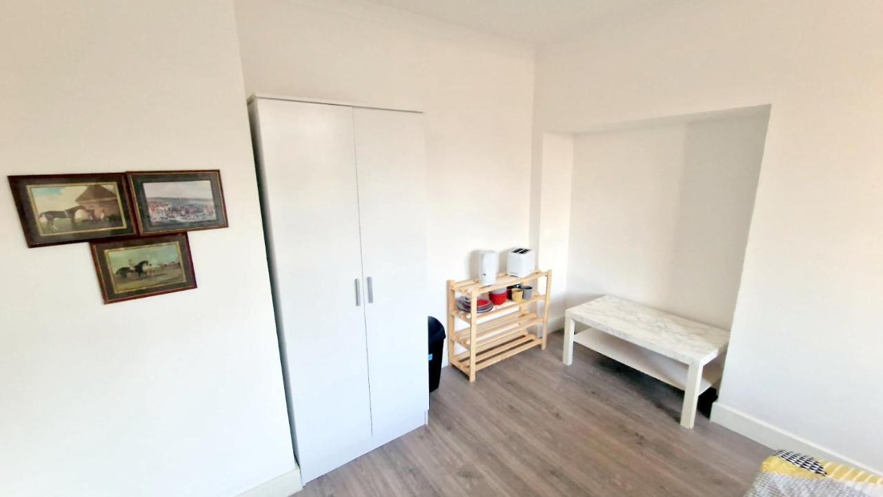 Lilleshall Rooms Mitcham Esterno foto