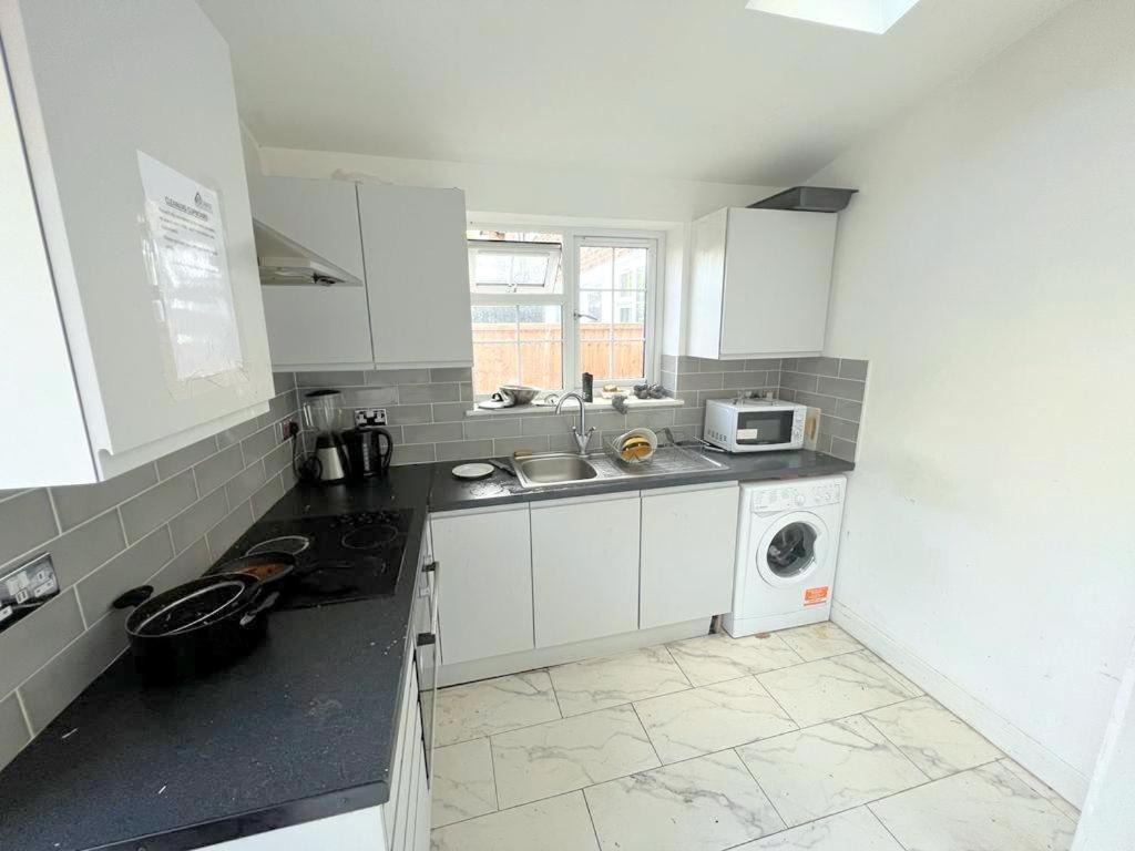 Lilleshall Rooms Mitcham Esterno foto